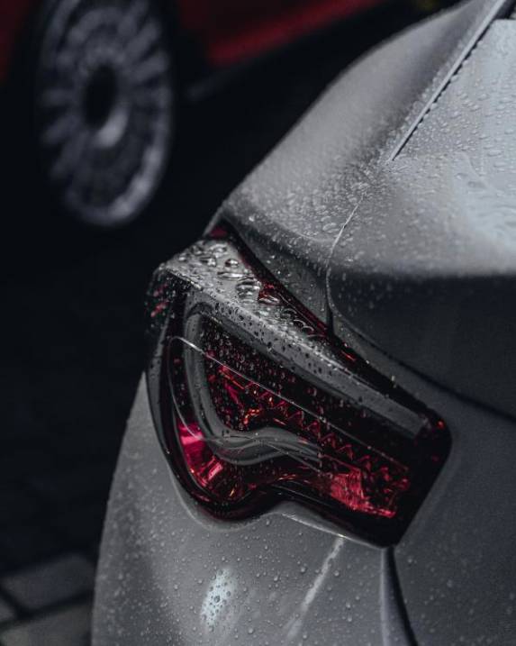 Blending paint on car panel